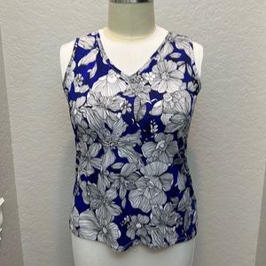 Aka Posh | XL Sleeveless Cage Back V Neck Tank